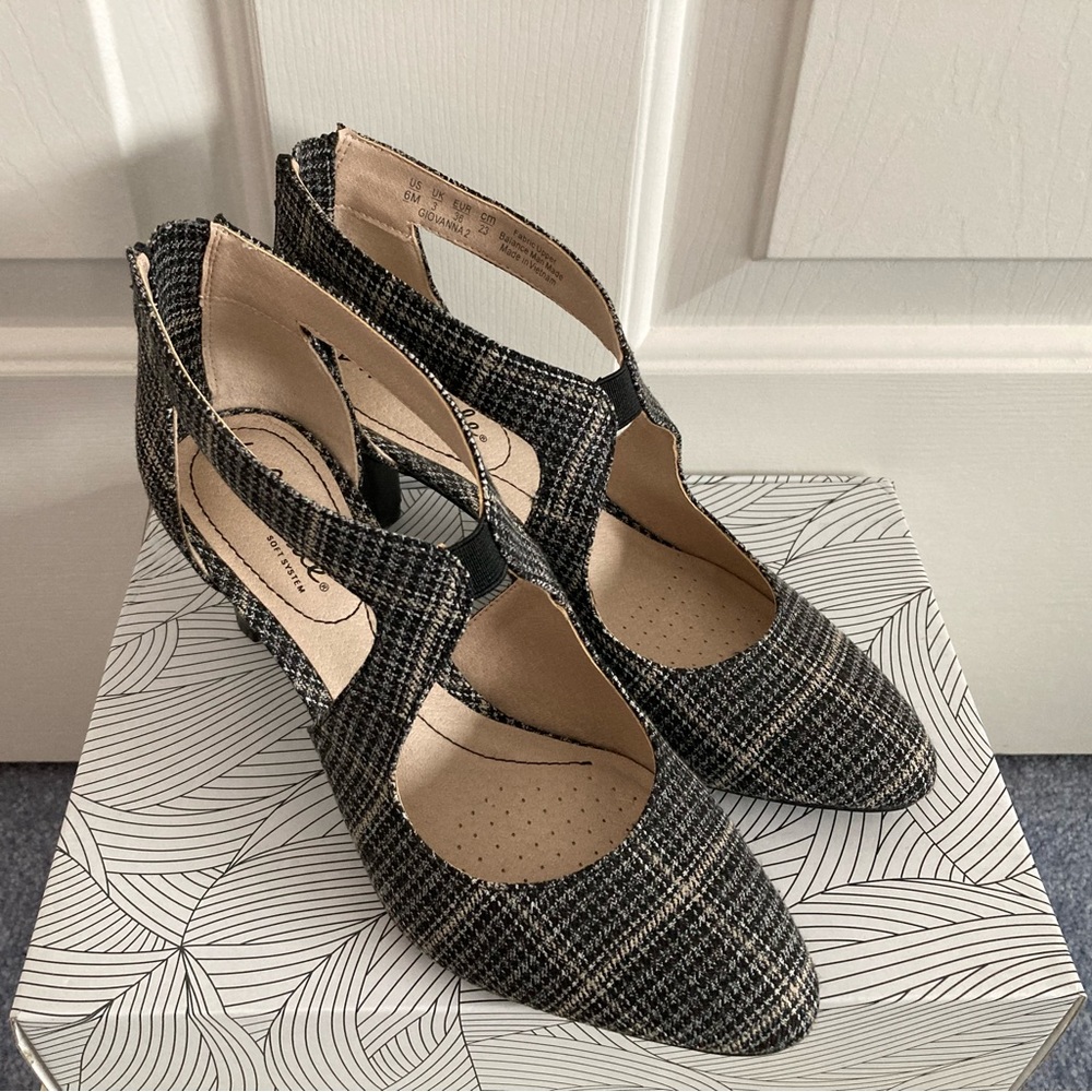 Life Stride Giovanna plaid size 6 heels